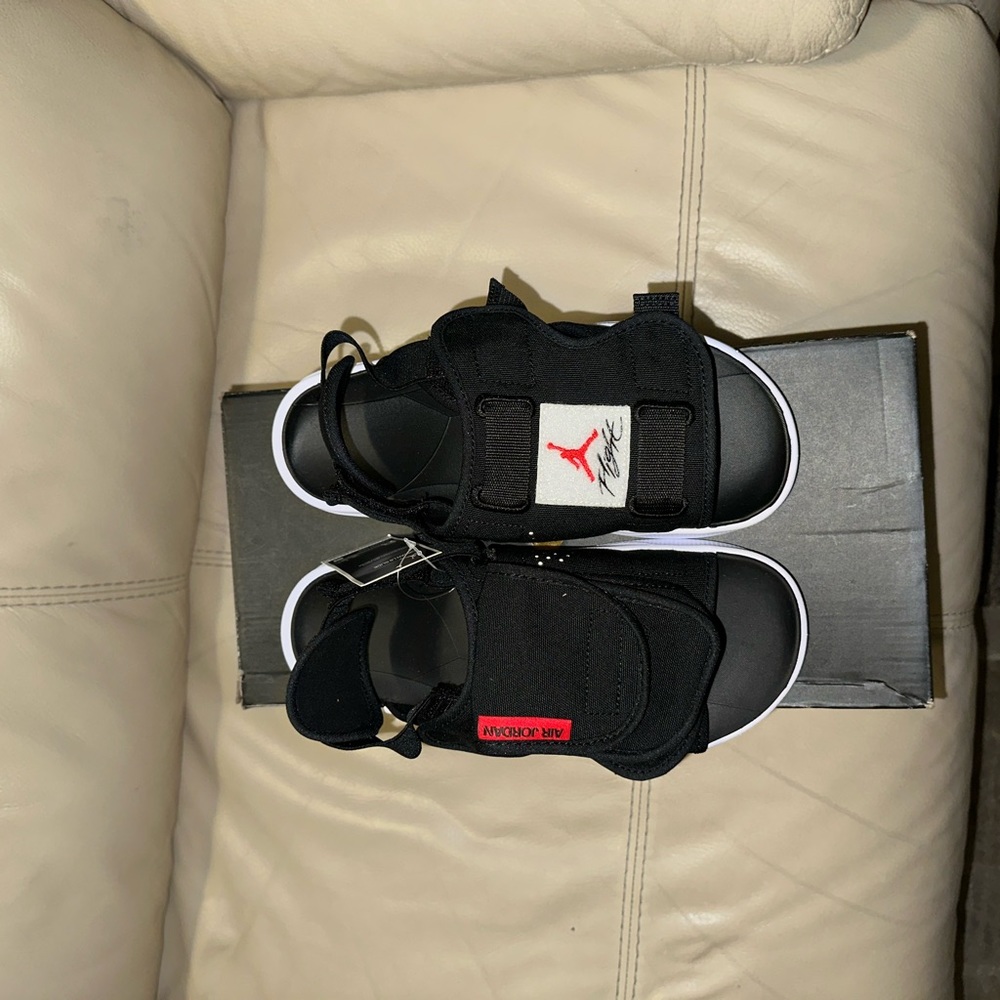 Authentic Men’s Air Jordan flights LS slides